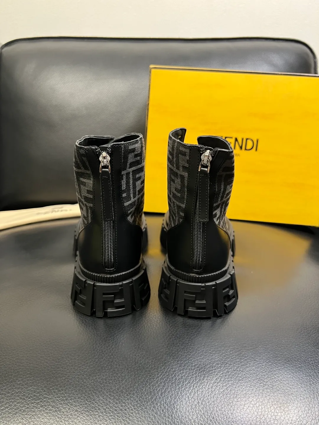 Men's shoes 💰900 FENDI High-quality top craftsmanship, Fendi boots high-top counter synchronization, original factory configuration imported Italian cowhide fly-knit fabric, imported cowhide lining, breathable and comfortable, soles: original soles specially provided by the original factory, original factory and single goods are welcome to compare, code number 39-44 (customized 38 45)